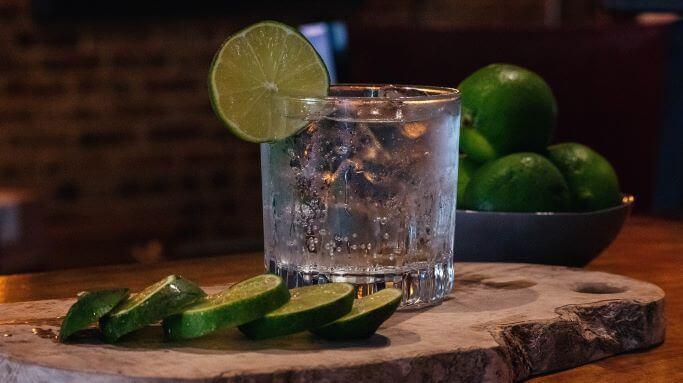 ライムを使ったジンカクテル