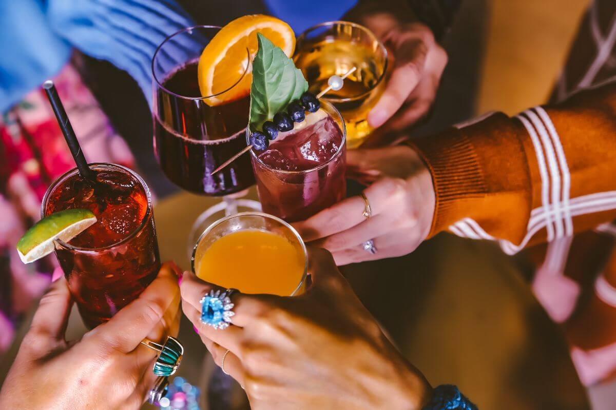 ジンカクテルで乾杯