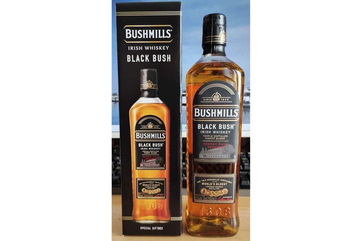 ブラックブッシュのボトルと箱