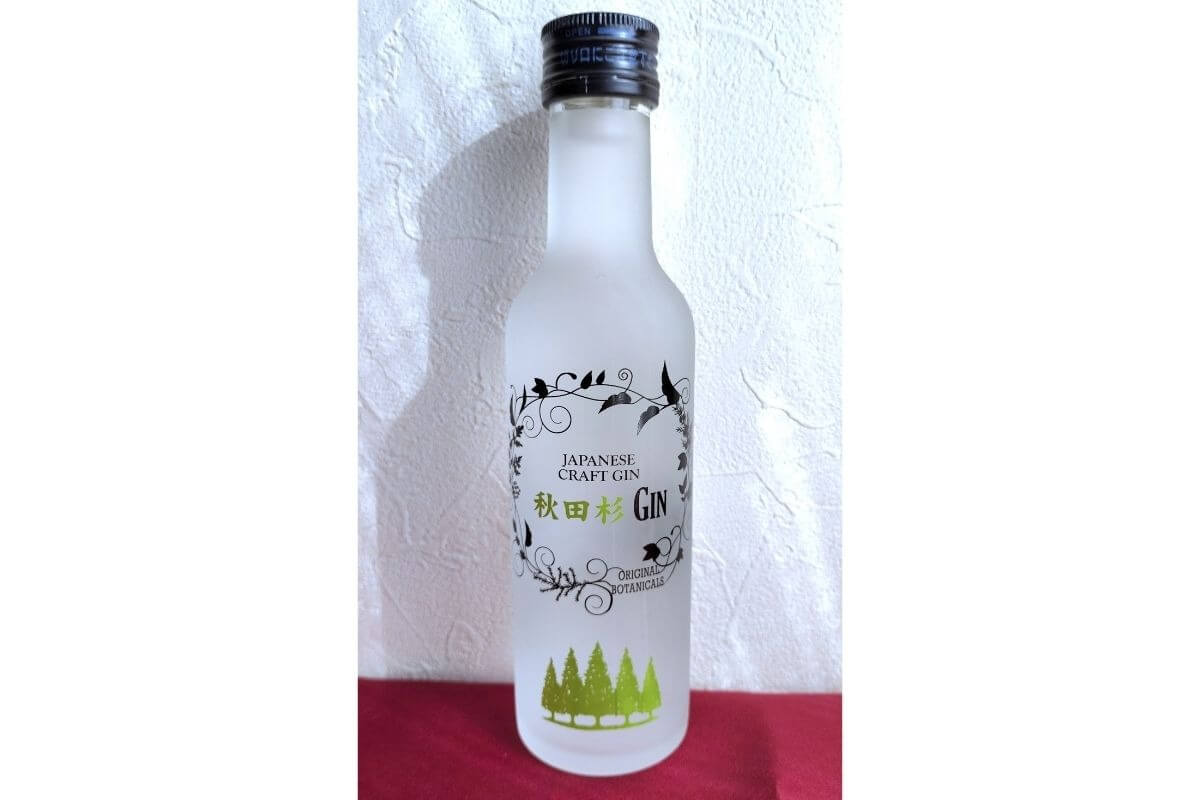 秋田杉ジンのボトル